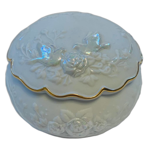 The San Francisco Music Box Co- Musical Jewelry Box, White - Picture 1 of 8